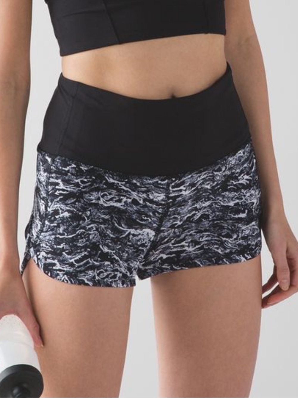Lululemon Speed Short (High Waist) Nami Wave White Black / Black - Size 4